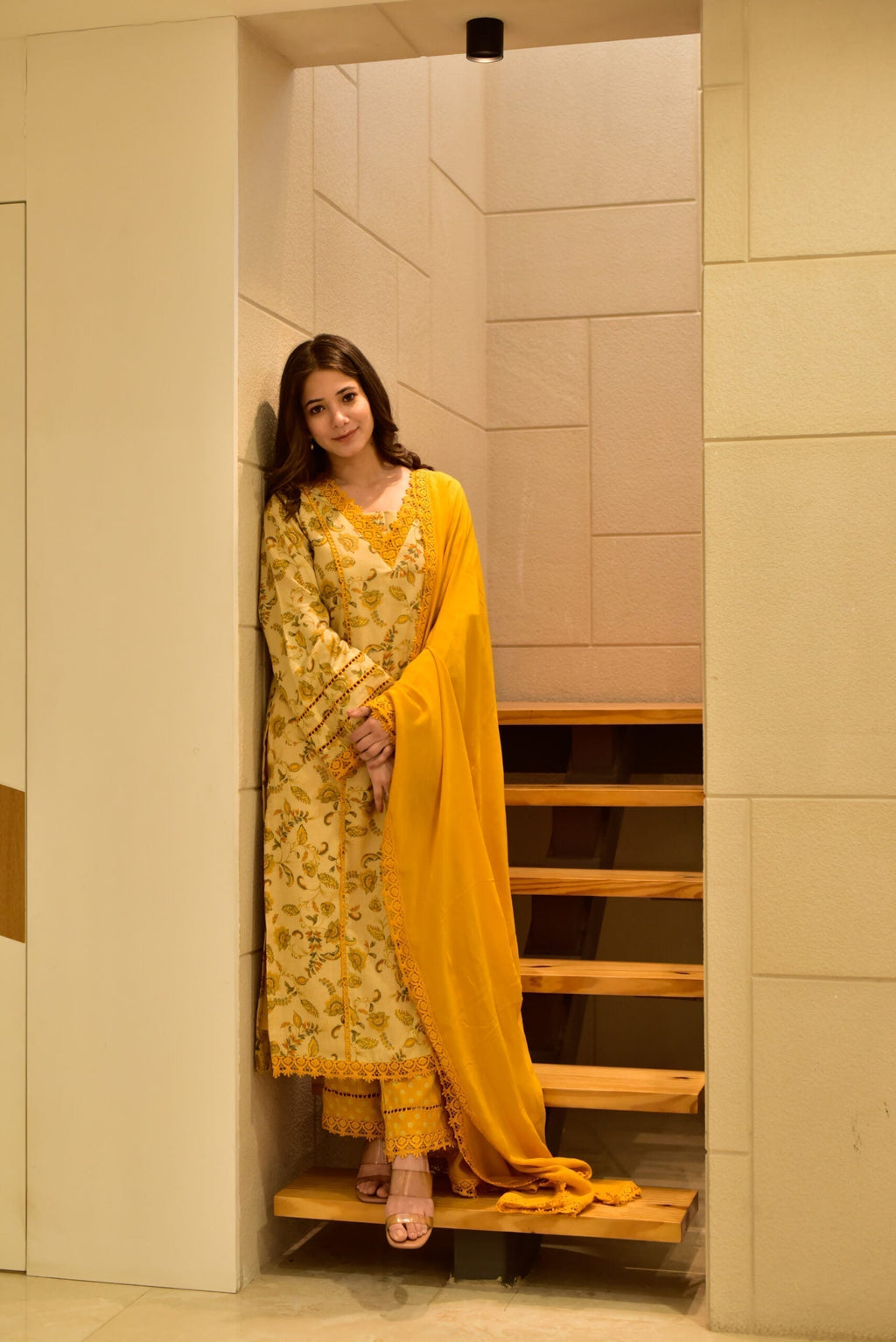 harleen yellow suit set
